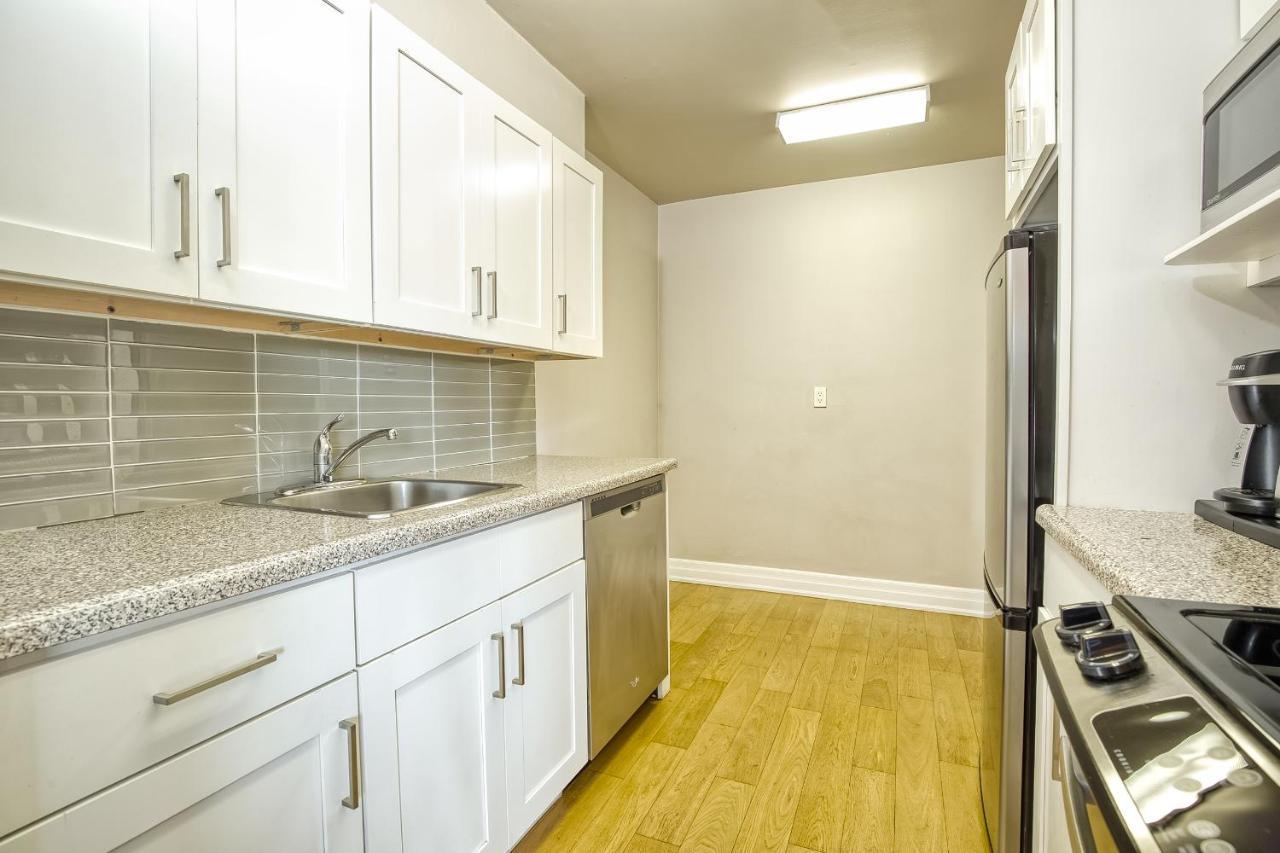 Town Inn Suites Hotel Toronto Bagian luar foto