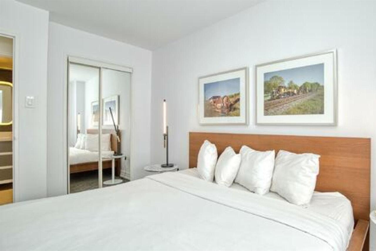 Town Inn Suites Hotel Toronto Bagian luar foto