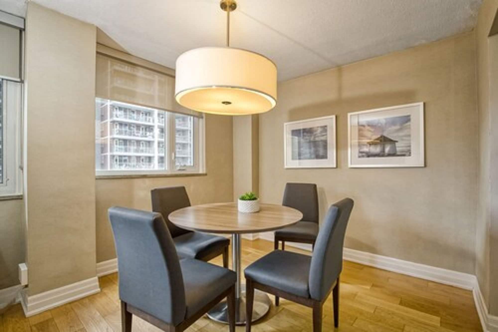 Town Inn Suites Hotel Toronto Bagian luar foto