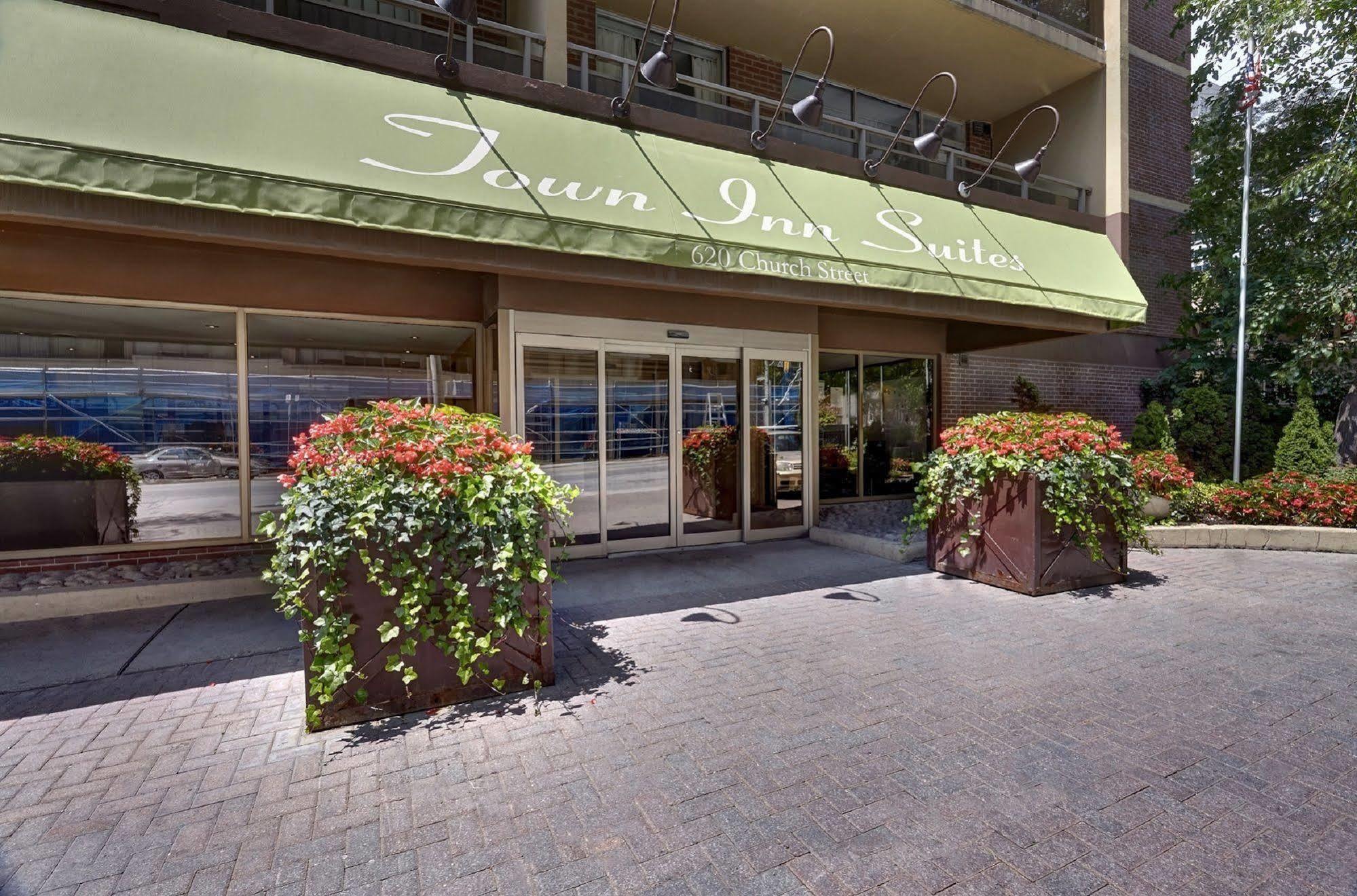 Town Inn Suites Hotel Toronto Bagian luar foto