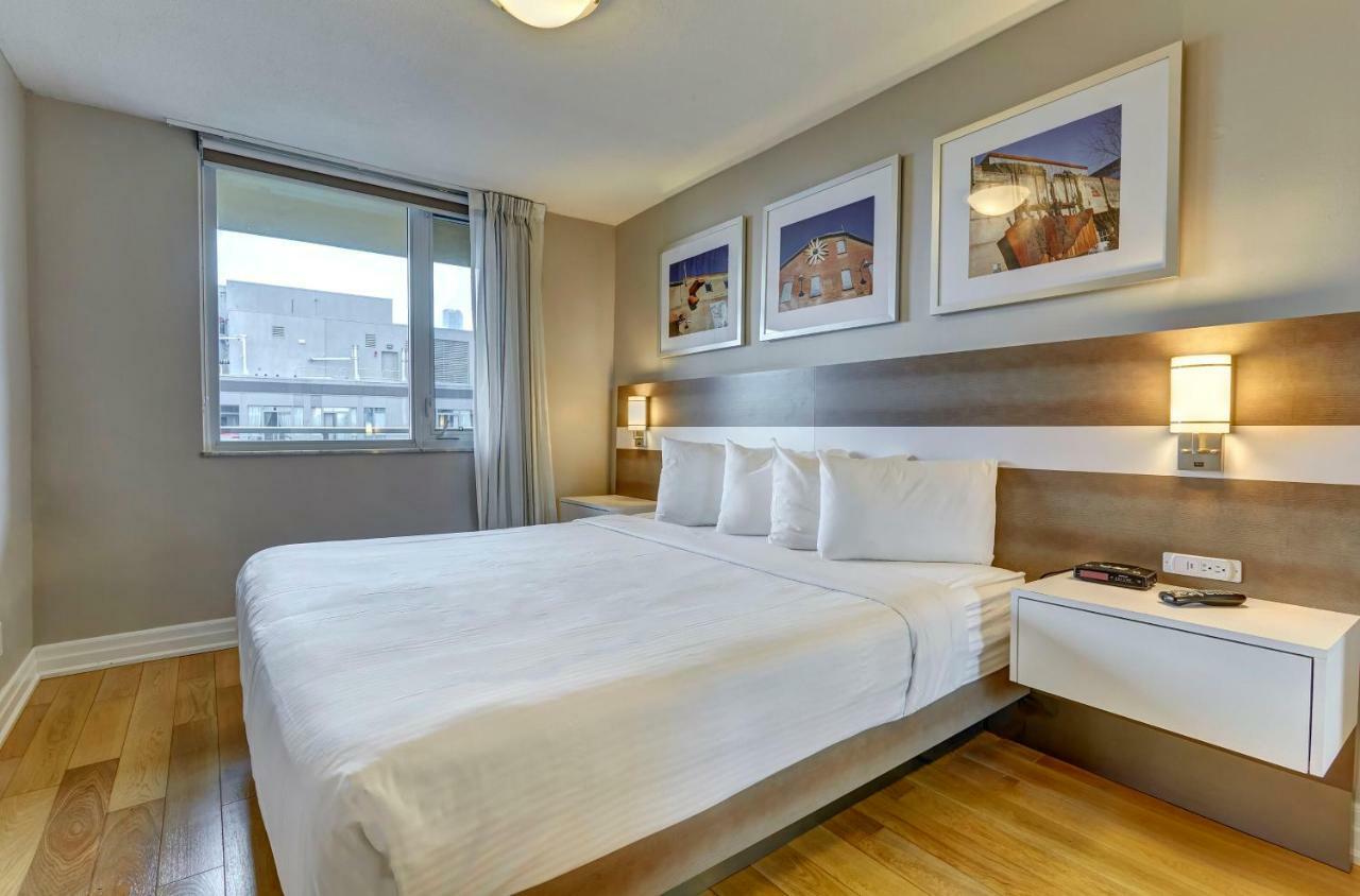 Town Inn Suites Hotel Toronto Bagian luar foto